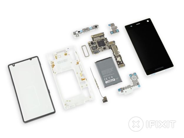 A dissasembled Fairphone showing the removeable battery and separable modules making repair simple.
